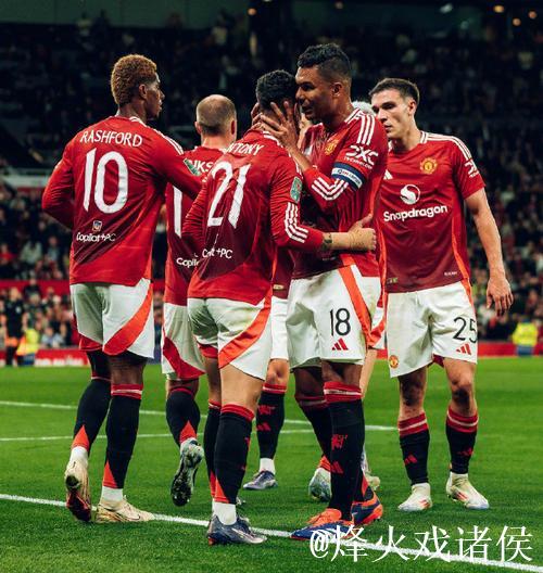 邮报:加纳乔仍想留在英格兰,周一出现在理发店并与球迷合影 邮报:加纳乔仍想留在英格兰,周一出现在理发店并与球迷合影