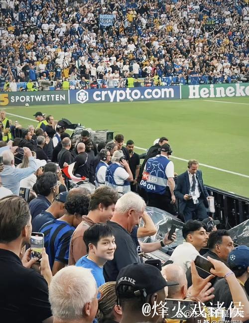 诺坎普看台高唱“阿隆索留下”，巴萨球迷借胜局嘲讽阿隆索