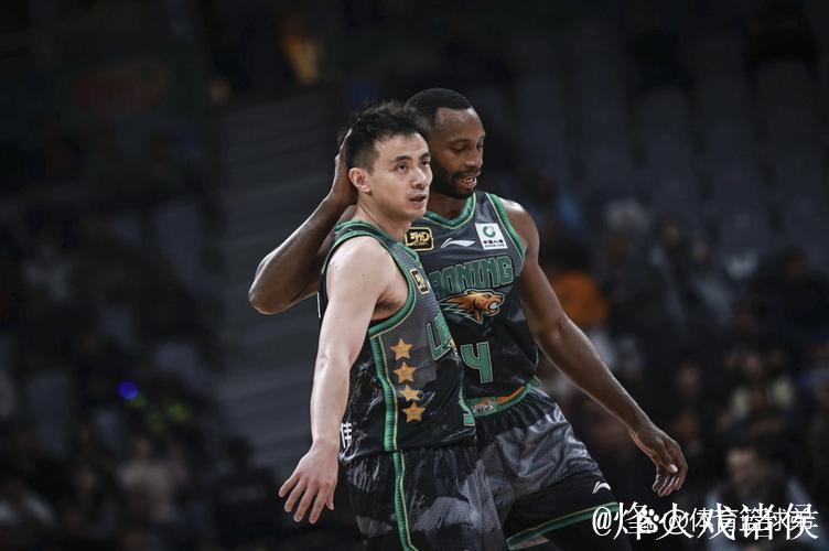 弗格32分辽宁终结上海16连胜 江苏不敌新疆