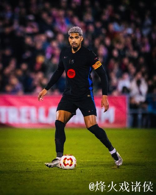 阿劳霍抵达巴萨总部即将续约 新合同2031年到期